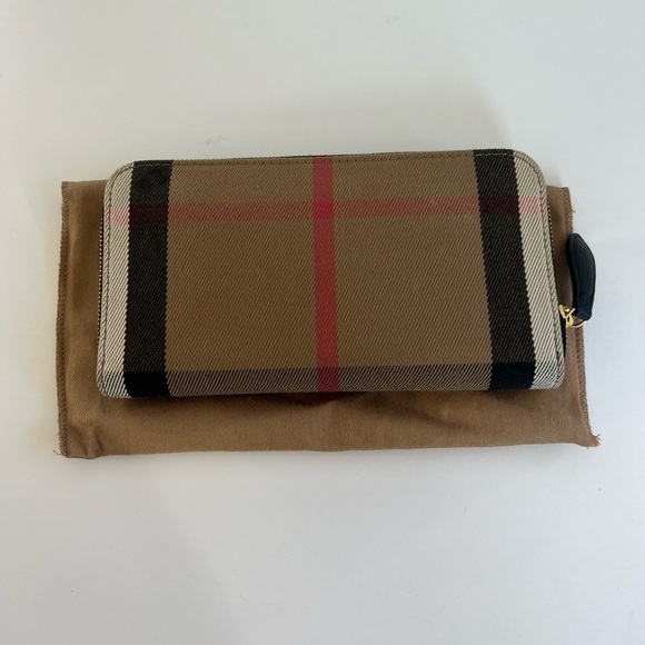 Burberry Elmore Wallet House Check
Derby Zip Around Black - Picture 2 of 9